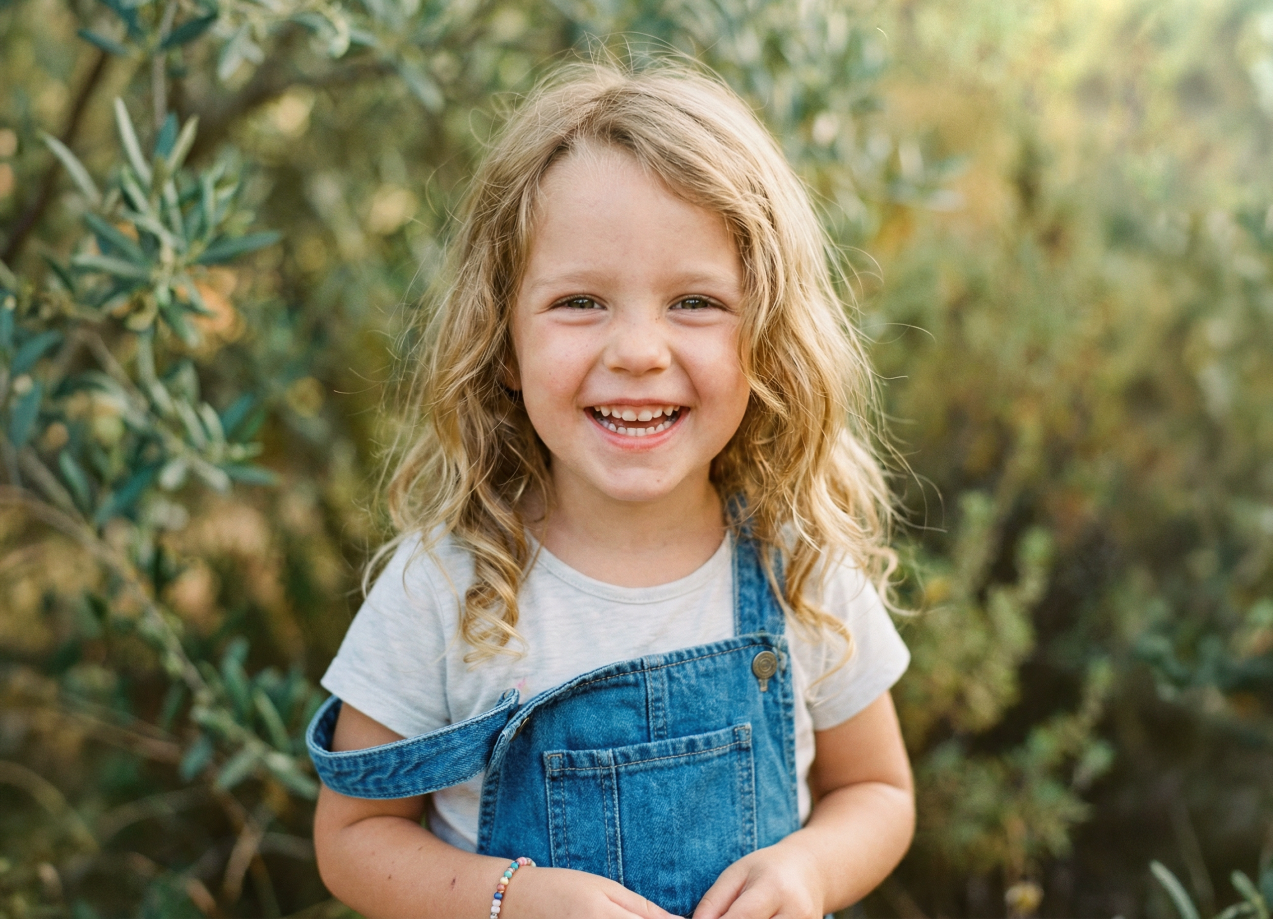 Home freepik fotorealistisches kinderportrait mdchen ca 45 jahr 55932 kopie